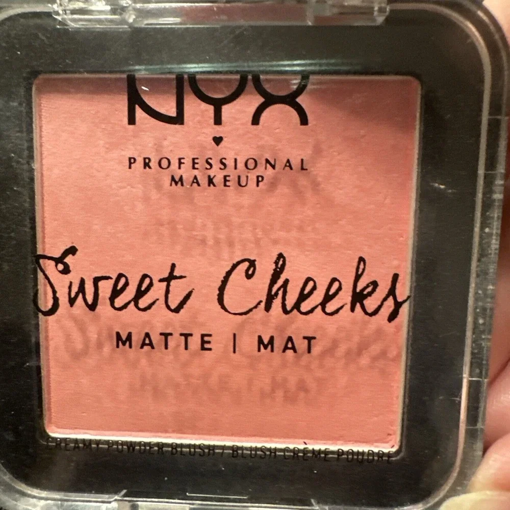 NYX Sweet Cheeks Matte‎ Creamy Powder Blush SCCPBM08 Rose & Play